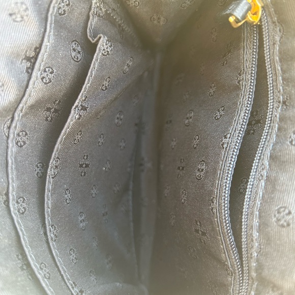 Tory Burch Britten Large zip pouch and
Leigh Anatomic Slide Sandals 7.5 - Picture 10 of 11